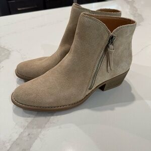White Mountain Block Heel Suede Ankle Booties Women’s 9 Beachwood Beige Bohemian